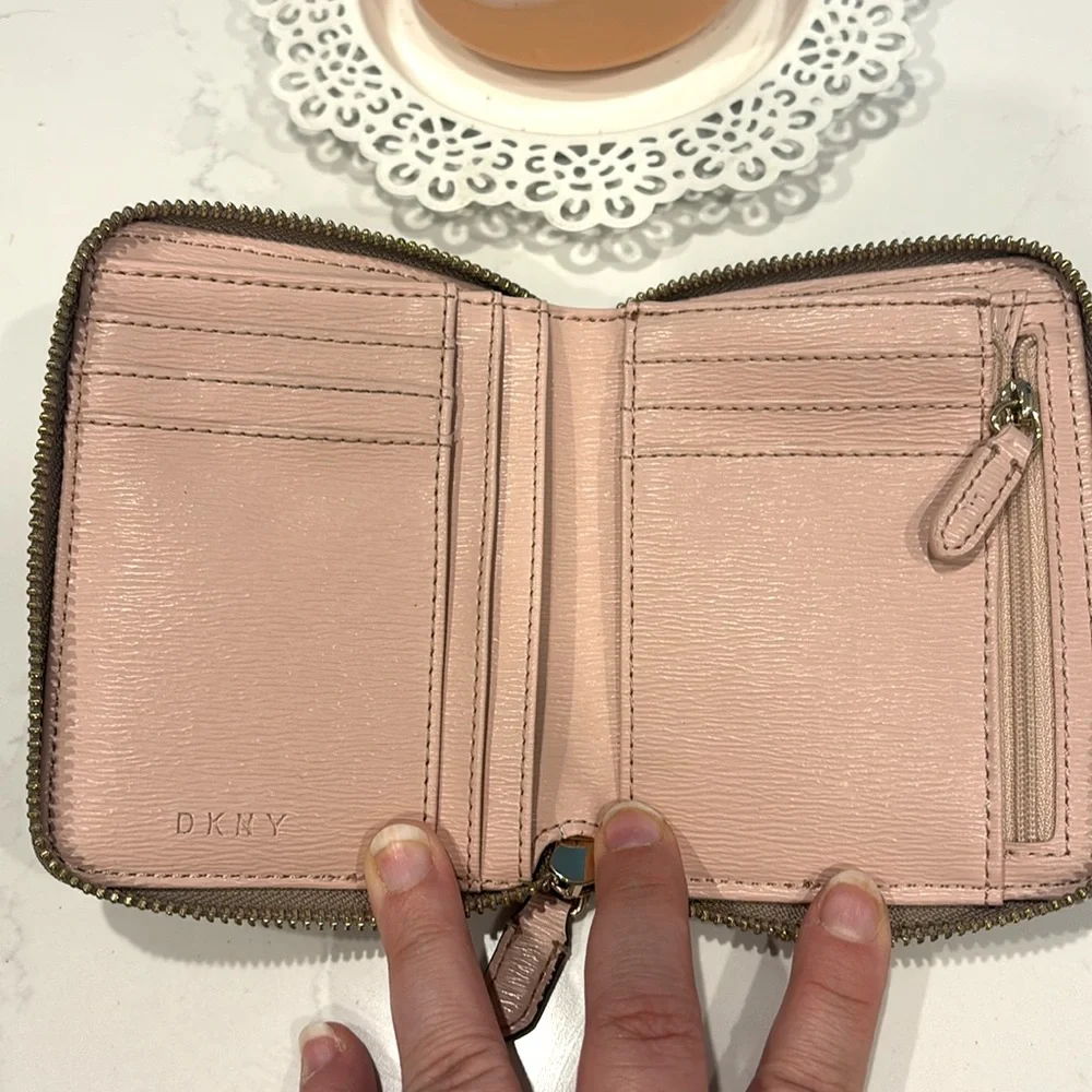 DKNY Wallet - Picture 3 of 5